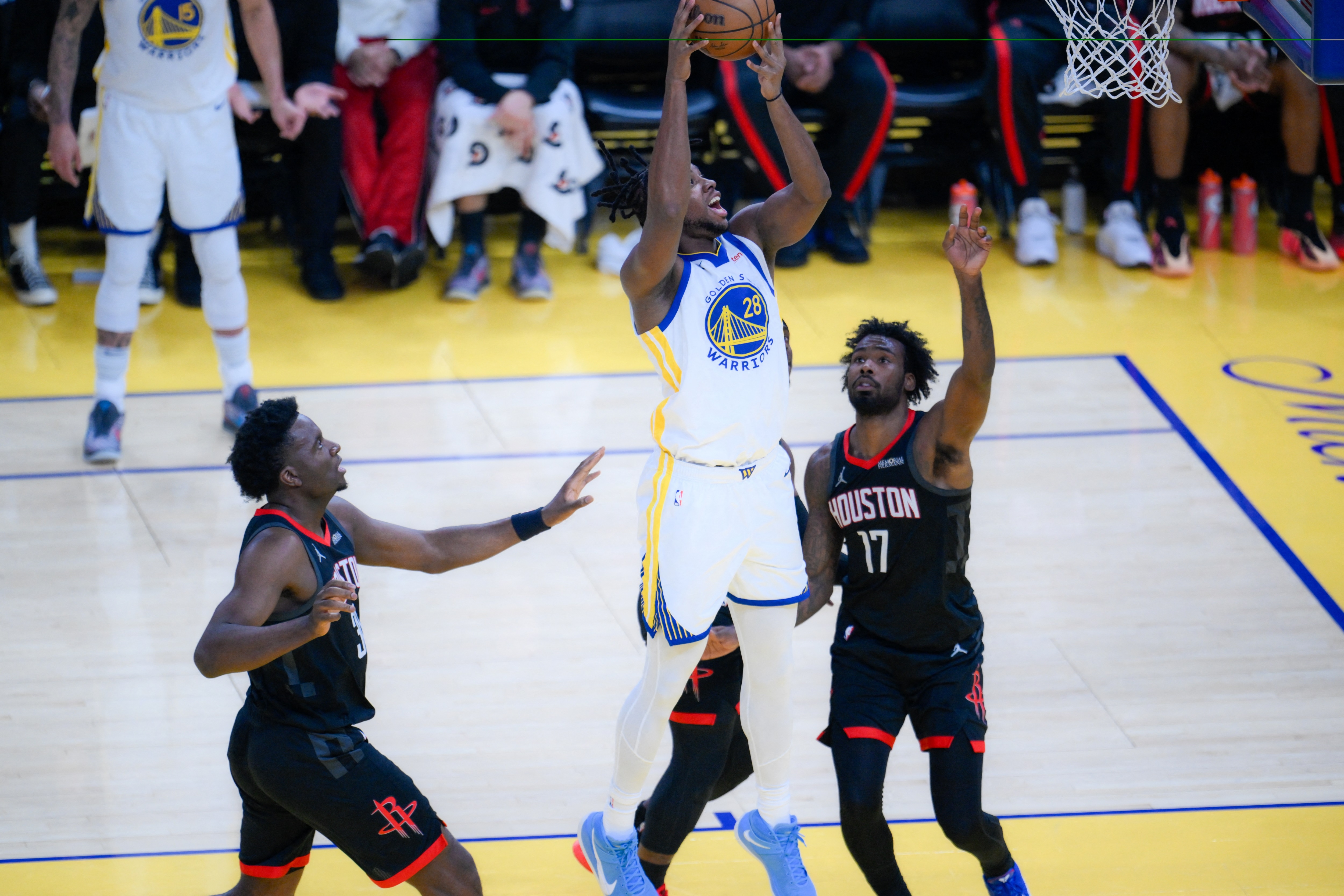 MK体育登录入口-库里：你能看出贝西的比赛感觉很好&amp;他充满侵略性 14分12板很关键